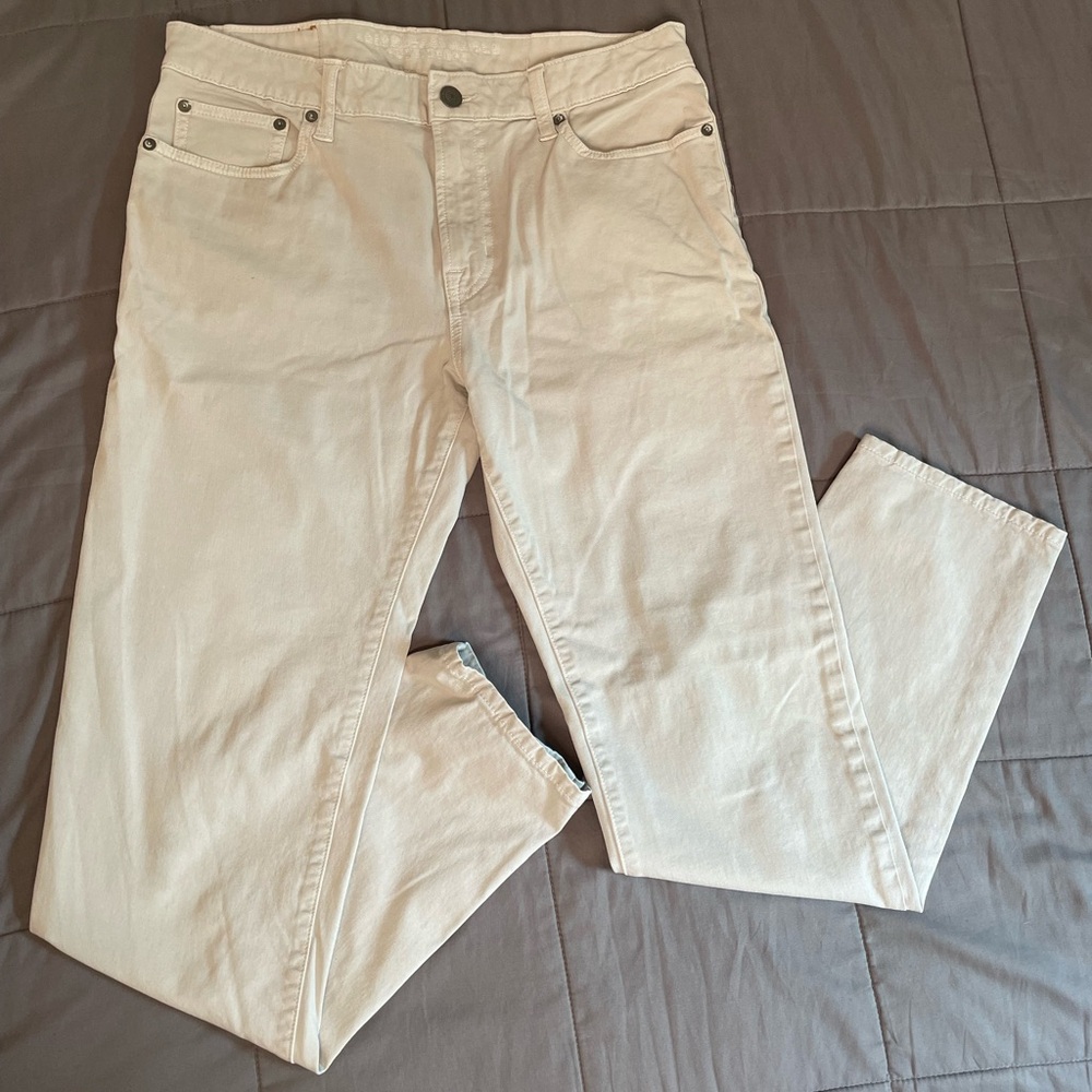 American Eagle Outfitters White Extreme Flex Khaki Pants